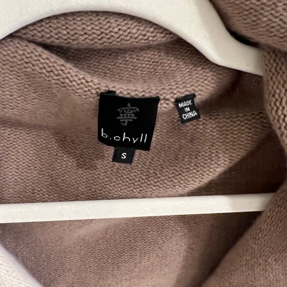 thick cashmere poncho/wrap. - Picture 2 of 3